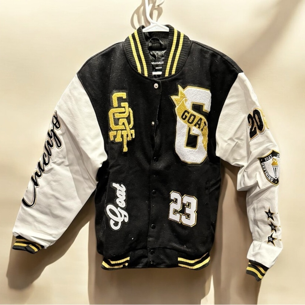 Sneaker gallery Chicago GOAT Varsity Jacket MEDIUM new with tags faux leather
